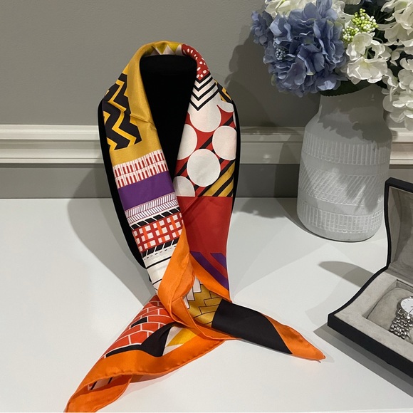 Baoshidi 100% Silk Scarf NWOT - Picture 5 of 7